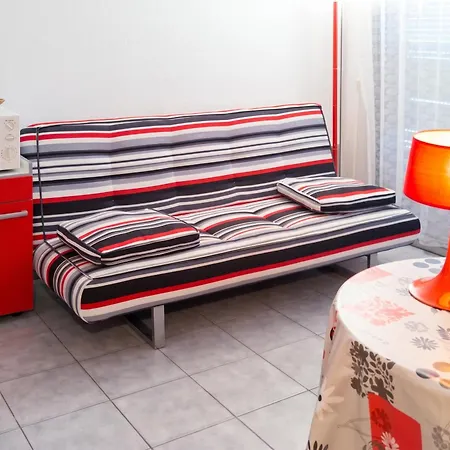 Apartment A Saint-cyprien Avec Vue Sur La - 24m² *
